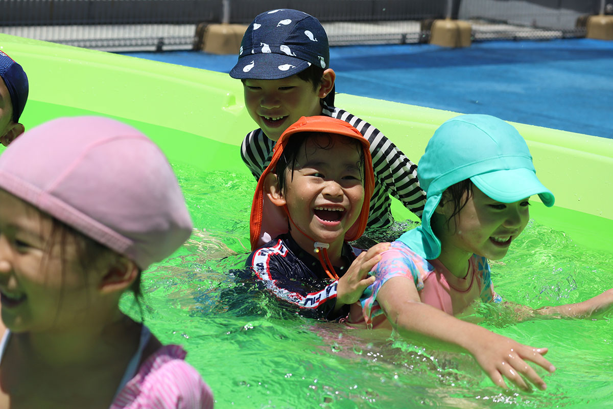 友だちとつながって、水の気持ちよさを満喫
